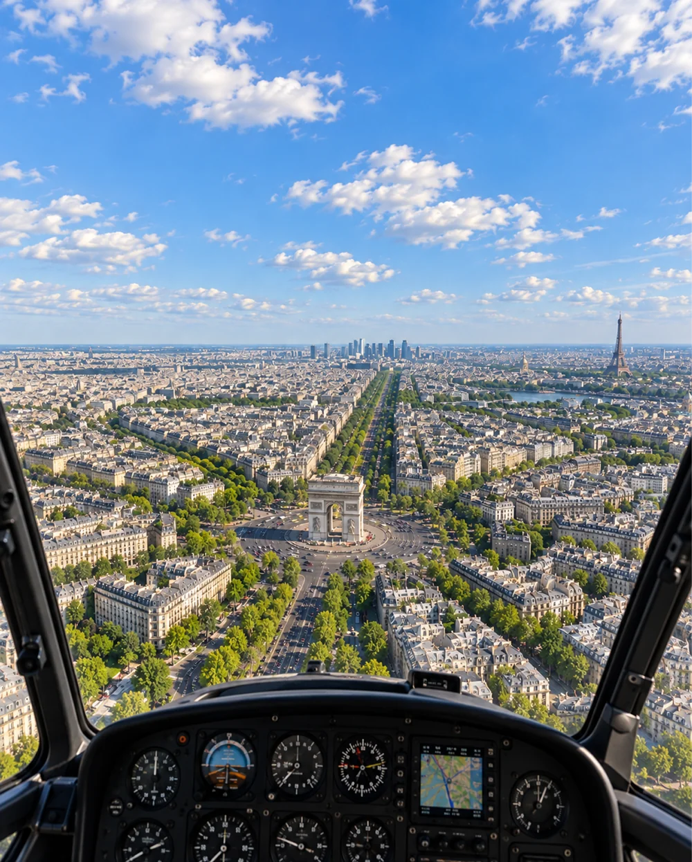 Paris et l’Arc de Triomphe vus depuis un cockpit